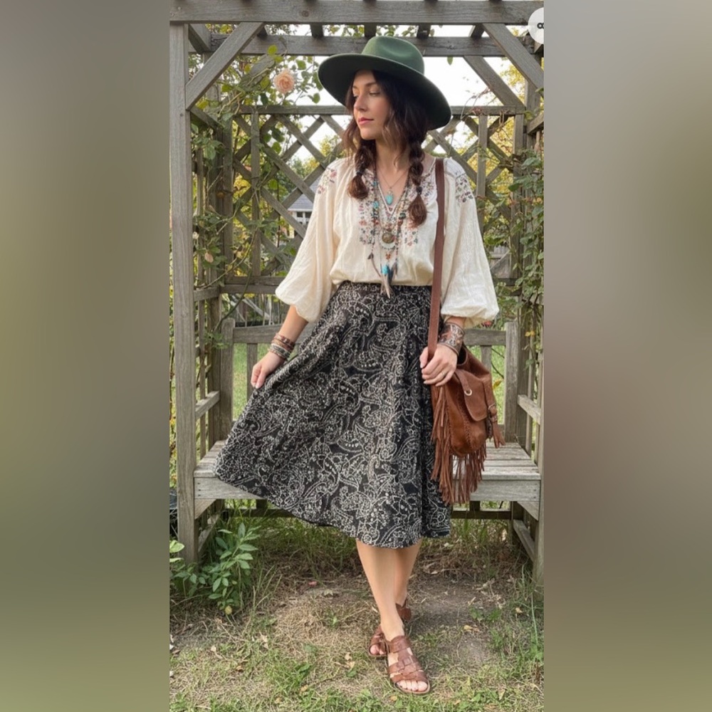 LIZ & CO  Vintage Black Paisley Skirt size 10